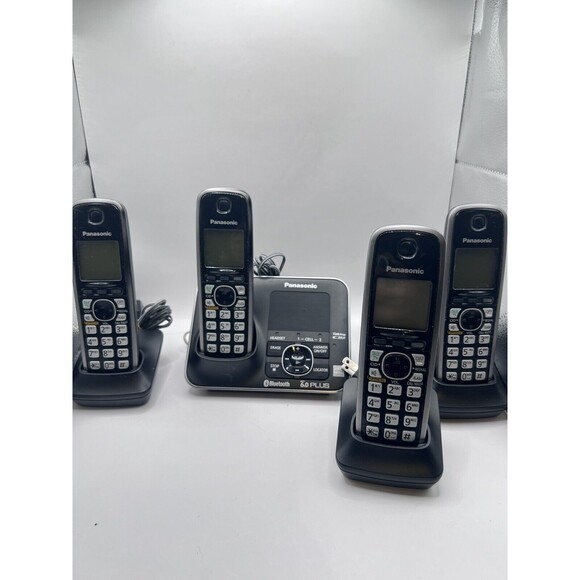 Panasonic KX-TG7621 DECT 6.0 Plus Bluetooth Phone Answering System (4 Handsets) - Picture 1 of 7